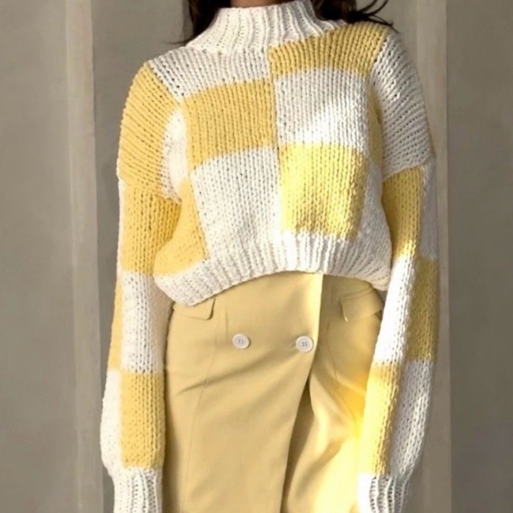 YLLW The Label Checkered Women's Sweater
